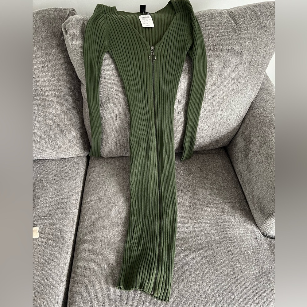 Green mid dress with front zipper